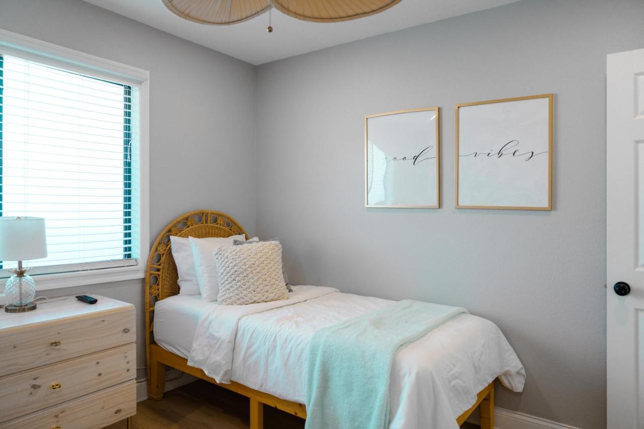 Luxury Villa 3 Blocks From The Beach With A Pool, Fire Pit And Outdoor Oasis Mys Canaveral Exteriér fotografie
