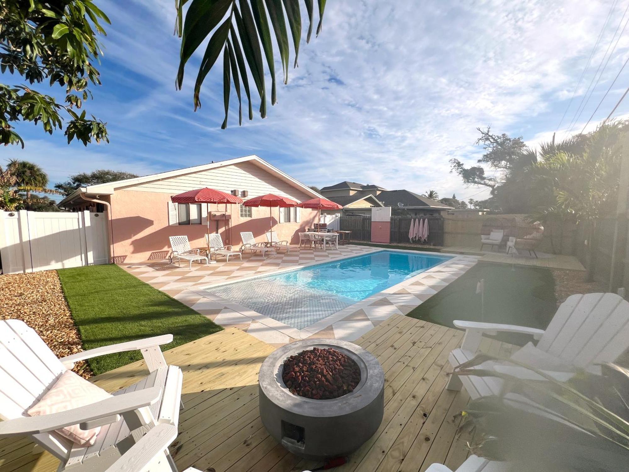 Luxury Villa 3 Blocks From The Beach With A Pool, Fire Pit And Outdoor Oasis Mys Canaveral Exteriér fotografie